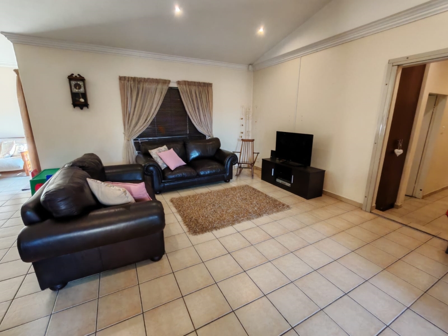 3 Bedroom Property for Sale in Safari Gardens North West